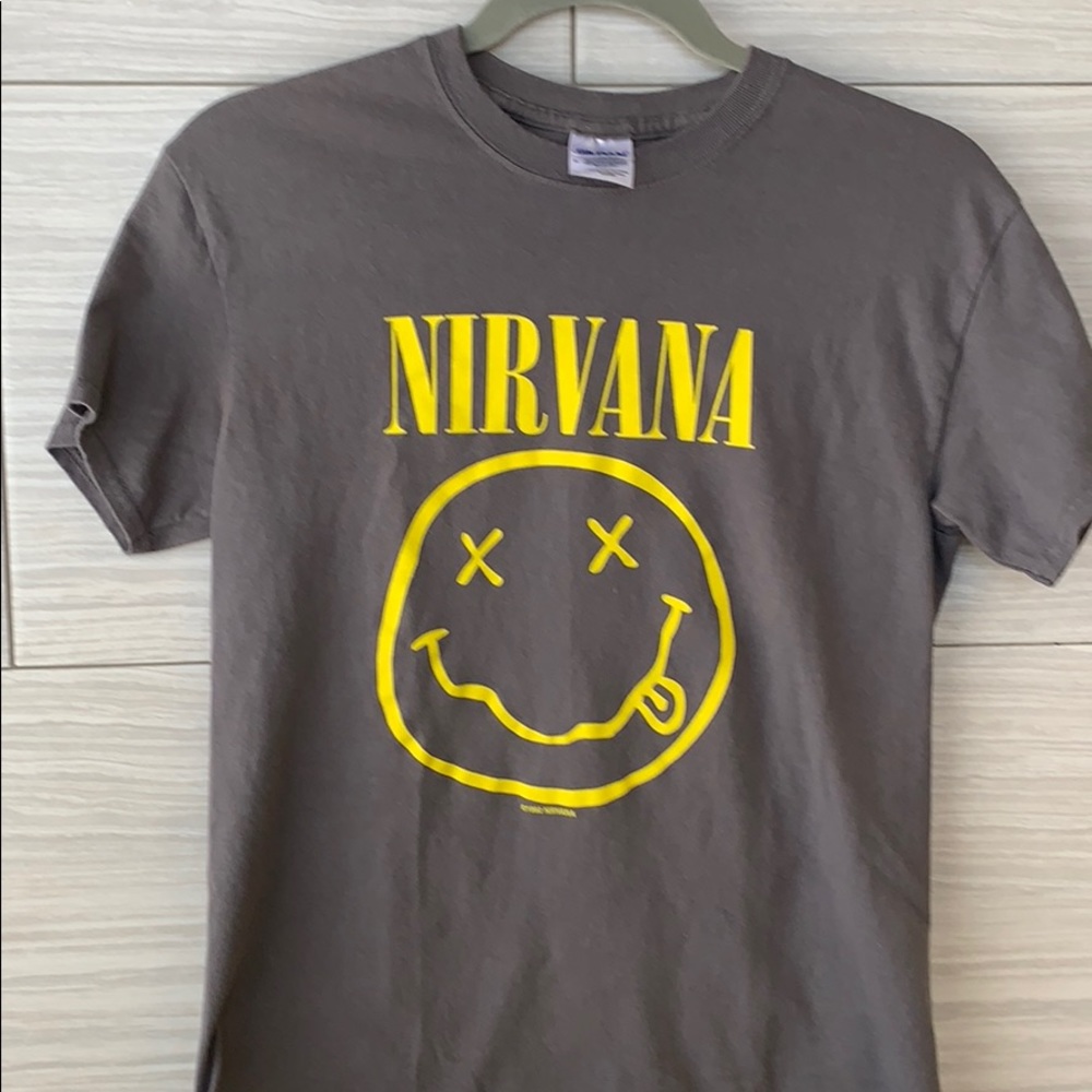 👚2/$15 Nirvana Graphic Band Tee Smiley